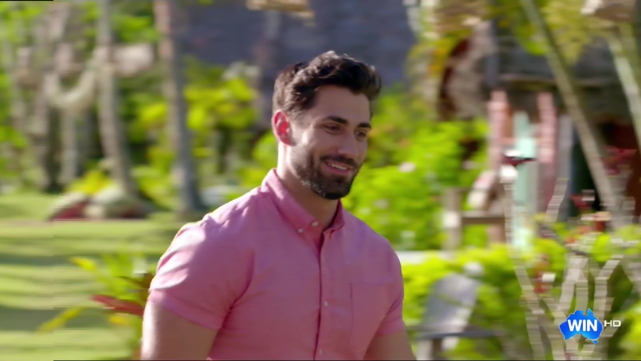 Auscaps Alex Bordyukov Shirtless In Bachelor In Paradise